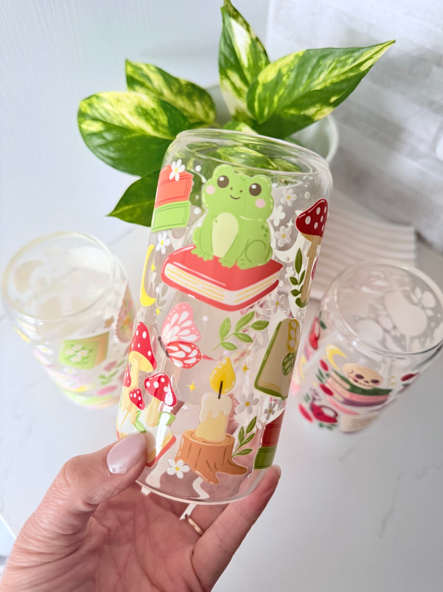 Frog & Fiction Glass Can