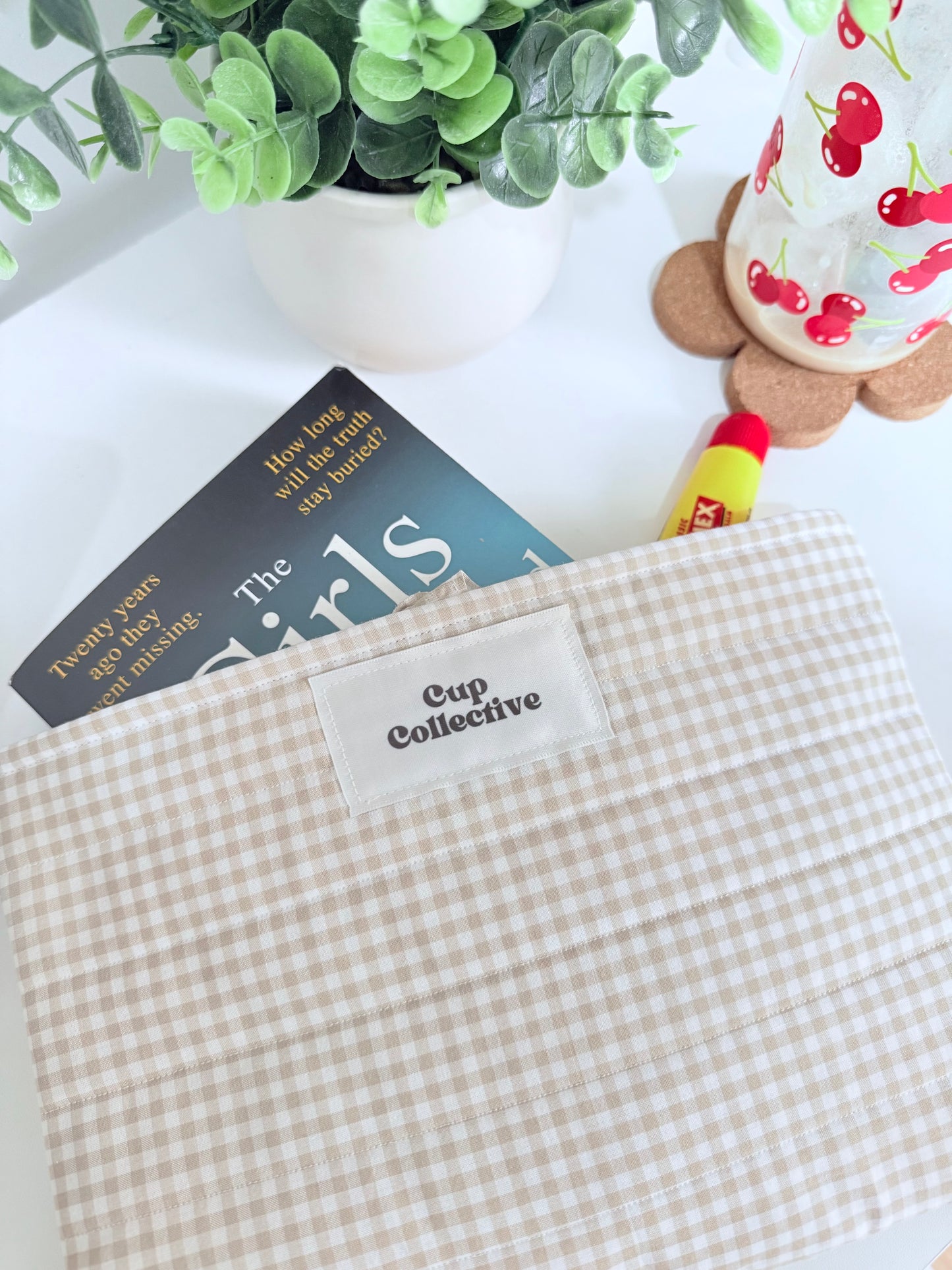 Millie Book Sleeve - Hibiscus