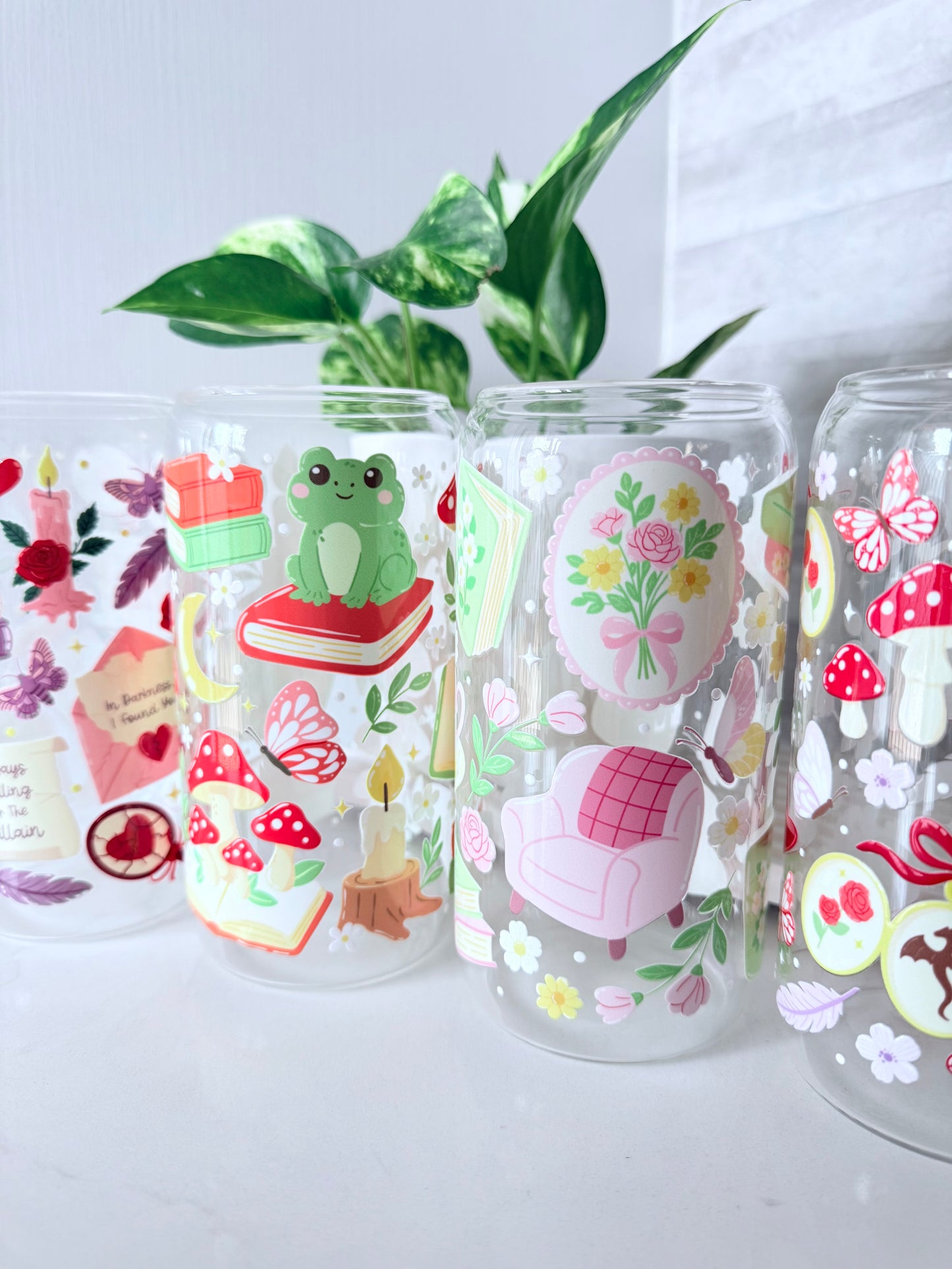 Frog & Fiction Glass Can