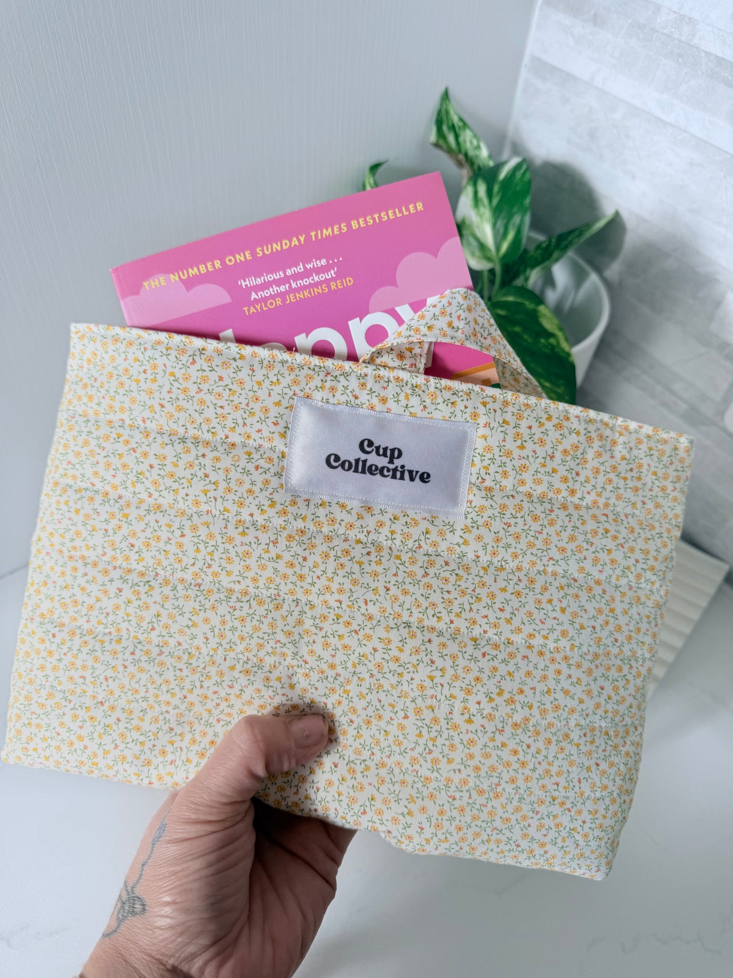 Dainty Daisy Book Sleeve