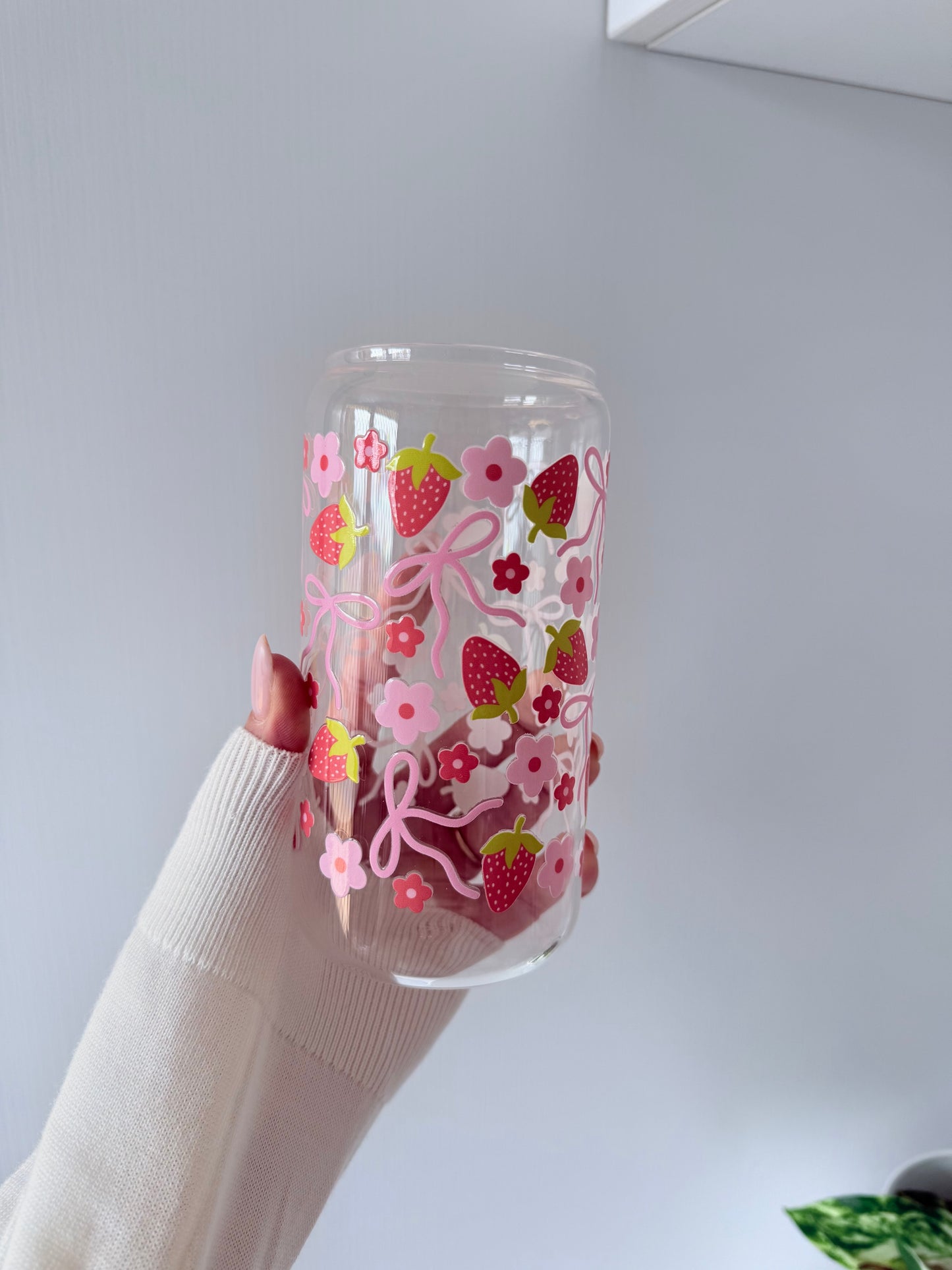 Strawberry/Bow Glass Can